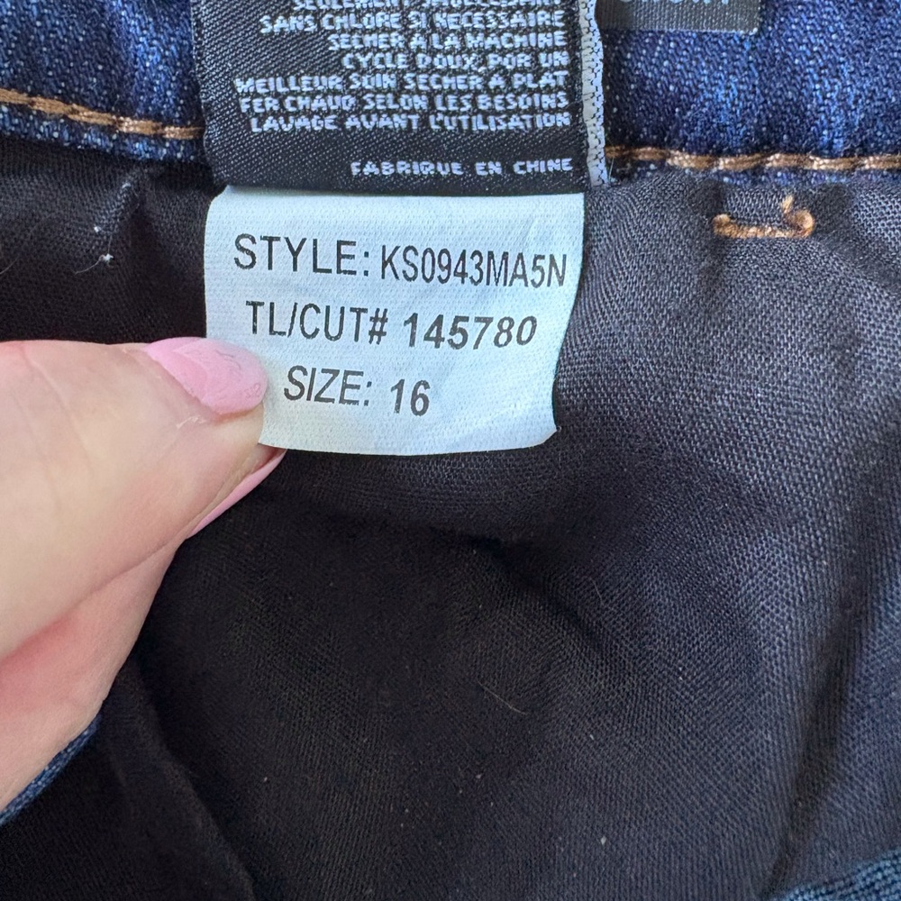 Kut from the Kloth Size 16 Chloe Boyfriend Short Denim Dark Wash Distressed - Picture 13 of 16